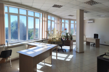 Офис, 240 м², 3/3 эт.