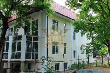 Отдельно стоящее здание, 630 м²