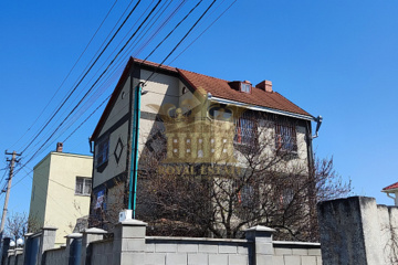 Дом, 242,1 м², 3 эт.