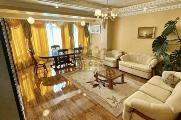 4-к квартира, 180 м², 1/4 эт.