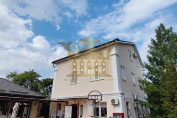 Отдельно стоящее здание, 390 м²